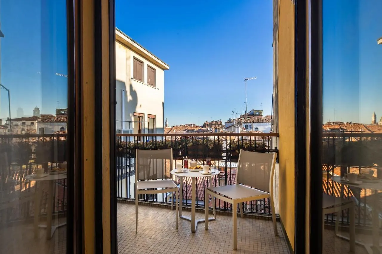 Lhost In Venice - The Big Dream Apartamento